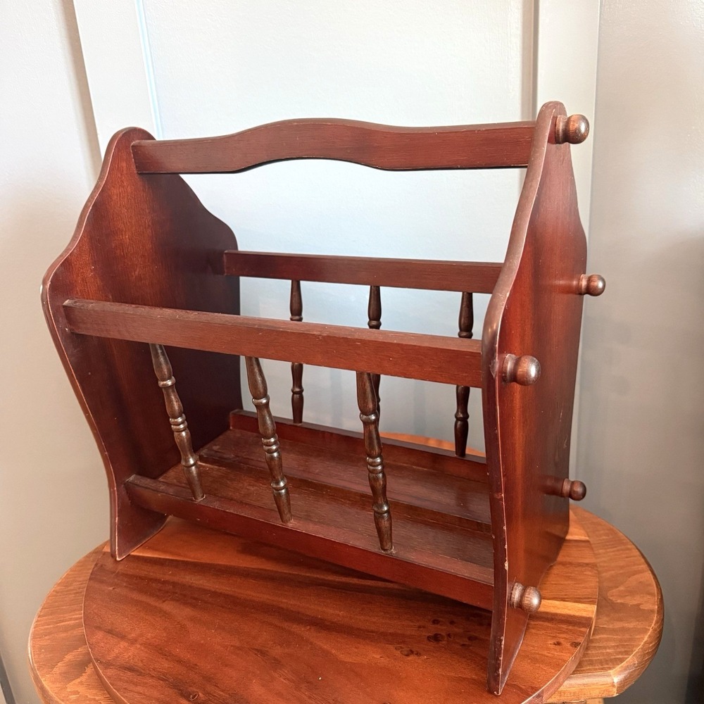 Vintage Wooden Magazine Rack Book Holder Spindle Sides Colonial Style - Picture 2 of 7